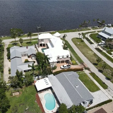 Image 1 - 1236 Donna Drive, Lee County, FL 33919, USA - House for sale