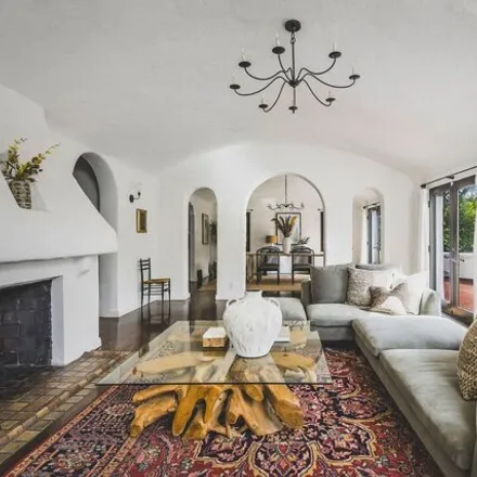 Image 6 - Piazza del Sol, 8439 West Sunset Boulevard, West Hollywood, CA 90069, USA - House for sale