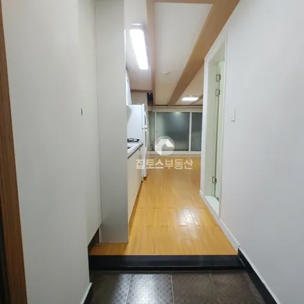 Rent this studio apartment on 서울특별시 강남구 역삼동 620-10