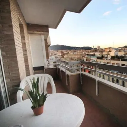 Rent this 2 bed room on Carrer de Villarroel in 214, 08001 Barcelona