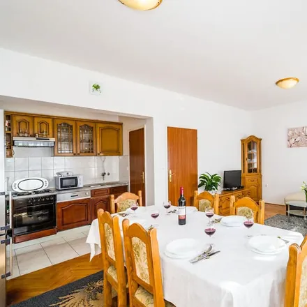 Rent this 6 bed house on 23243 Općina Jasenice