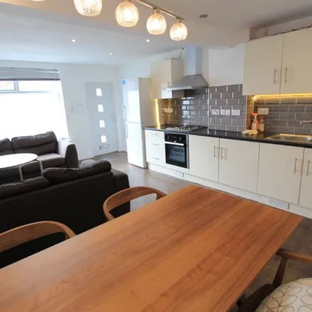 Rent this 4 bed townhouse on 49 City Road in Beeston, NG9 2LQ