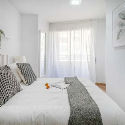 Rent this 5 bed apartment on Jaime II in 1 - Estación Mercado, Avinguda de Jaume II / Avenida Jaime II