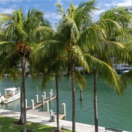 Image 2 - 6010 Aqua Path, Miami Beach, FL 33141, USA - Townhouse for sale