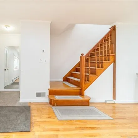 Image 2 - 40-02 202nd Street, New York, NY 11361, USA - Duplex for sale
