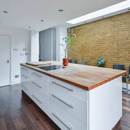 Rent this 4 bed apartment on 41 Romilly Road in London, N4 2EF