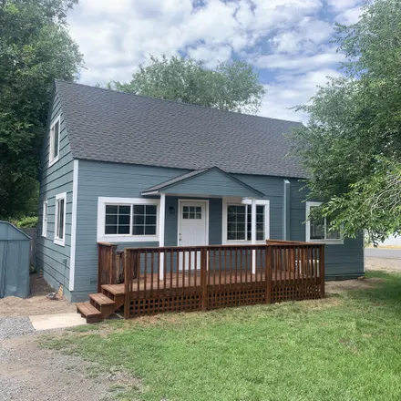 Buy this 3 bed house on 2110 Wiard Street in Klamath Falls, OR 97603