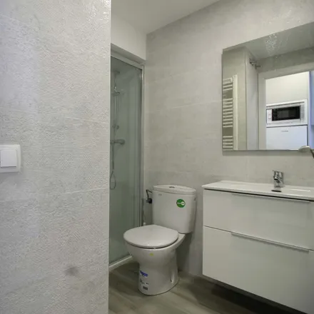 Image 9 - Calle de Monederos, 15, 28026 Madrid, Spain - Apartment for rent