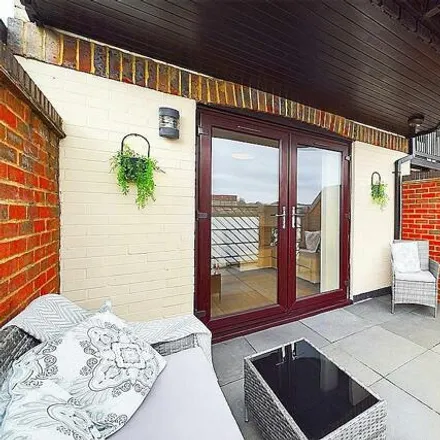 Image 7 - Moorhead Court, Channel Way, Southampton, SO14 3TG, United Kingdom - Townhouse for sale