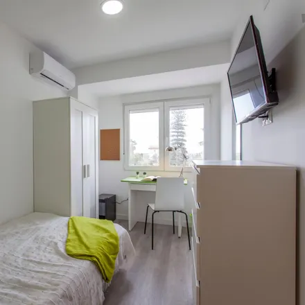 Rent this 5 bed room on La Casa de Lito in Carrer del Mestre Lope, 46100 Burjassot
