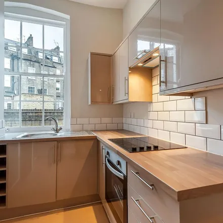 Rent this 2 bed apartment on West Warwick Place in London, SW1V 2DH