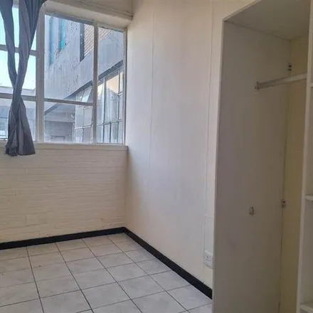 Image 2 - Gus Street, Jeppestown, Johannesburg, 2001, South Africa - Apartment for rent