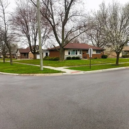 Buy this 3 bed house on 8856 Saratoga Drive in Bridgeview, IL 60455