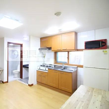 Rent this 1 bed apartment on 서울특별시 강남구 신사동 553-21