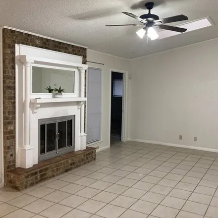 Image 5 - 8281 Zodiac Drive, Universal City, Bexar County, TX 78148, USA - House for sale