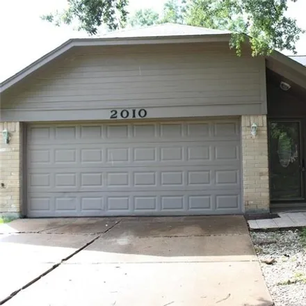Rent this 3 bed house on 2010 Hickory Glen Drive in Missouri City, TX 77489