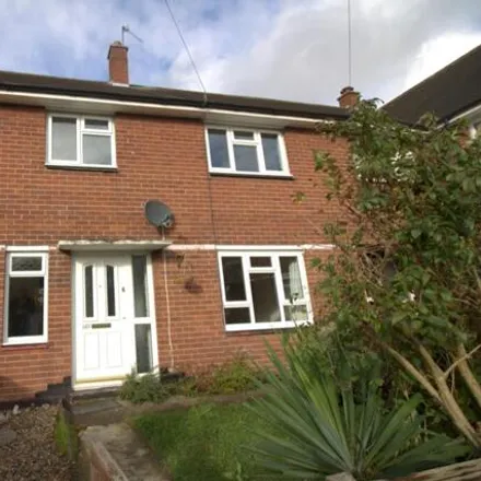 Rent this 3 bed townhouse on Overpool Road in Ellesmere Port, CH66 2JG