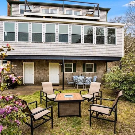 Rent this 5 bed apartment on 97 Third Street North in Jerneganville, Edgartown