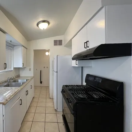 Image 2 - 42 North Westmoreland Avenue, Tucson, AZ 85745, USA - House for rent
