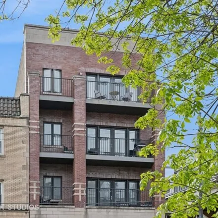 Buy this 2 bed condo on 3404 North Southport Avenue in Chicago, IL 60657