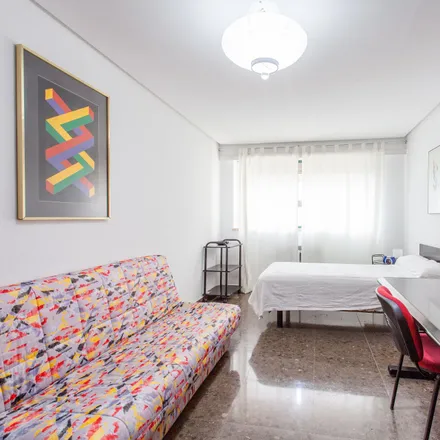 Rent this 4 bed room on Carrer de Cavanilles in 20, 46010 Valencia
