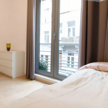 Rent this 2 bed room on Rue de la Source - Bronstraat 15 in 1060 Saint-Gilles - Sint-Gillis, Belgium