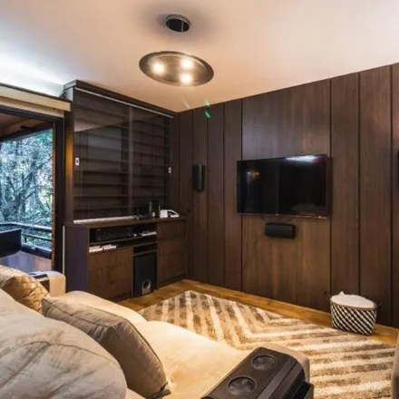 Buy this 4 bed apartment on Rua Reinaldo Hecke 415 in São Lourenço, Curitiba - PR