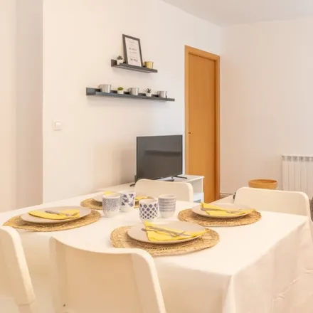 Rent this 3 bed apartment on Calle Isabel Tintero in 5, 28005 Madrid