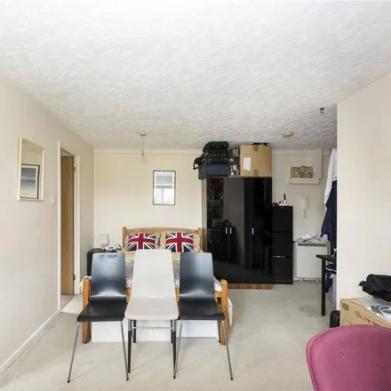 Image 4 - Nando's, Elephant and Castle, London, SE1 6BA, United Kingdom - Apartment for rent