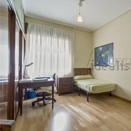 Rent this 5 bed room on Calle de Andrés Mellado in 102, 28003 Madrid