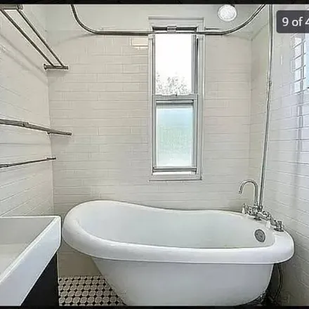 Image 7 - 256 Withers Street, New York, NY 11211, USA - House for sale