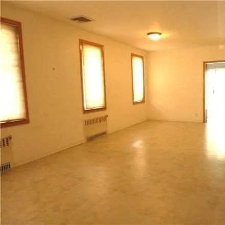 Image 2 - 36-22 201st Street, New York, NY 11361, USA - House for sale