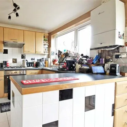 Image 3 - Ballinghall Close, Bedford, MK41 0AA, United Kingdom - Townhouse for sale