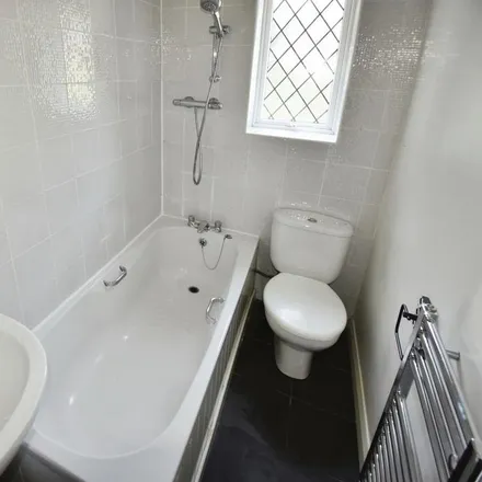 Image 7 - Side Lane, Longwood, HD3 4RS, United Kingdom - House for rent