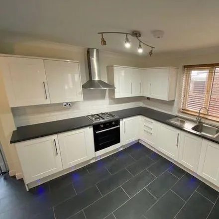 Image 3 - Windsor Court, Redcar and Cleveland, TS6 7QY, United Kingdom - House for rent