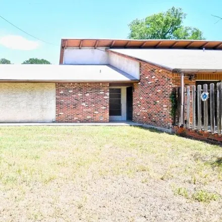 Buy this studio house on 178 Cedar Way in Kerrville, TX 78028