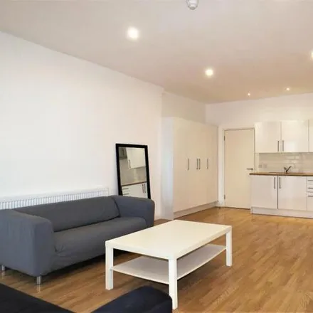 Rent this 2 bed apartment on Istituto Marangoni in 30 Fashion Street, Spitalfields