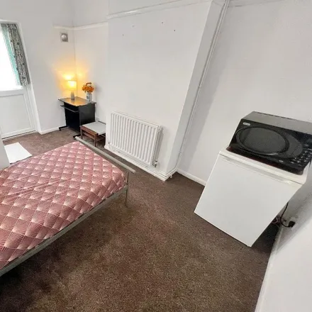 Image 2 - Stanwell Road, London, TW14 8NA, United Kingdom - Room for rent
