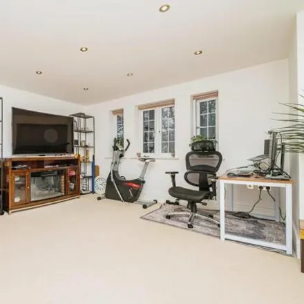 Image 3 - Woodham Place, Sheerwater Road, West Byfleet, KT15 3AE, United Kingdom - Apartment for sale