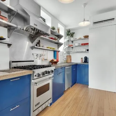 Image 3 - 613 East 6th Street, New York, NY 10009, USA - Apartment for sale