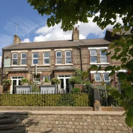 Buy this 5 bed townhouse on Abbey Guest House in Earlsborough Terrace, York