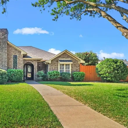 Buy this 3 bed house on 2912 Laguna Court in Plano, TX 75023