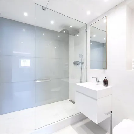 Rent this 4 bed apartment on 105-106 Lancaster Gate in London, W2 3LG