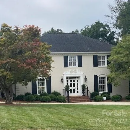 Image 1 - 906 Colonial Drive, Albemarle, NC 28001, USA - House for sale