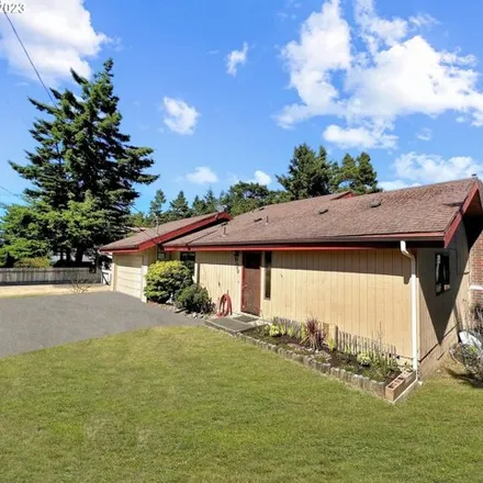 Buy this 3 bed house on 1976 Ash Court in North Bend, OR 97459