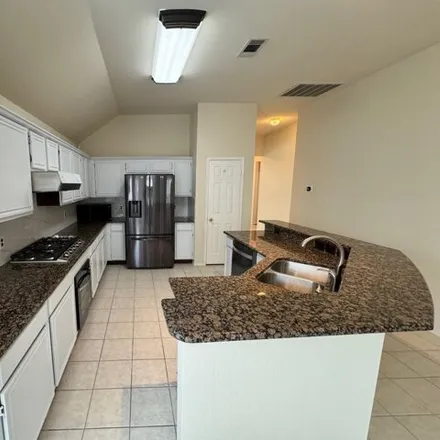 Image 7 - 207 Meredith Court, Irving, TX 75063, USA - House for rent