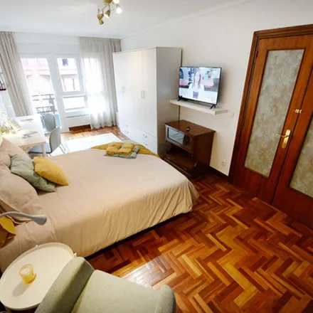 Rent this 4 bed apartment on Particular Allende kalea in 13, 48004 Bilbao