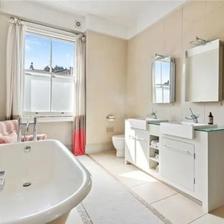 Image 9 - Crieff Road, London, SW18 2EB, United Kingdom - House for sale