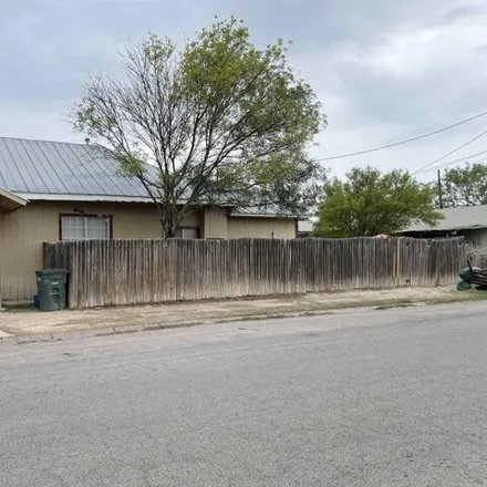 Image 3 - 1509 West Chapoy Street, Del Rio, TX 78840, USA - House for sale