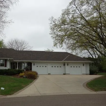 Buy this 3 bed house on 1016 Windwood Court in Mendota Heights, MN 55118
